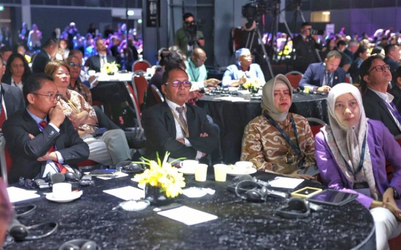 WCS 2024. Wali Kota Makassar Moh Ramdhan Pomanto didampingi Ketua TP PKK Kota Makassar Indira Jusuf Ismail menghadiri Mayors Forum World Cities Summit (WCS) 2024 di Singapura, Senin (3/6/2024). foto: istimewa