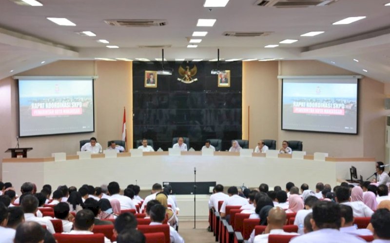 RAKOR. Wali Kota Makassar, Moh Ramdhan Pomanto, dan jajaran Satuan Kerja Perangkat Daerah Pemerintah Kota Makassar menggelar Rapat Koordinasi Lingkup Organisasi Perangkat Daerah di Kantor Balai Kota Makassar, Rabu (19/6/2024). foto: istimewa