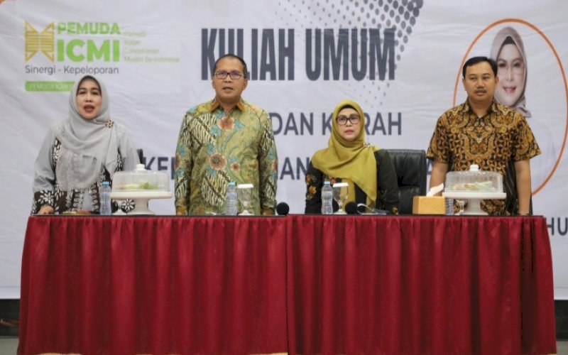 KULIAH UMUM. Kota Makassar, Moh Ramdhan Pomanto (kedua kiri), pada Kuliah Umum yang digelar Pemuda ICMI Sulsel di Baruga Anging Mammiri Rujab Wali Kota Makassar, Rabu (12/6/2024). foto: istimewa