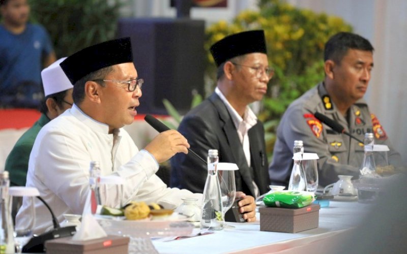 DIALOG. Wali Kota Makassar, Moh Ramdhan Pomanto, menggelar dialog bareng Ormas Islam terkait kisruh W Super Club Makassar di Jl Amirullah, Kota Makassar, Jumat (31/5/2024). foto: istimewa