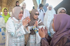 Indira Salat Id di Lapangan Karebosi bersama Keluarga dan Ribuan Warga Makassar