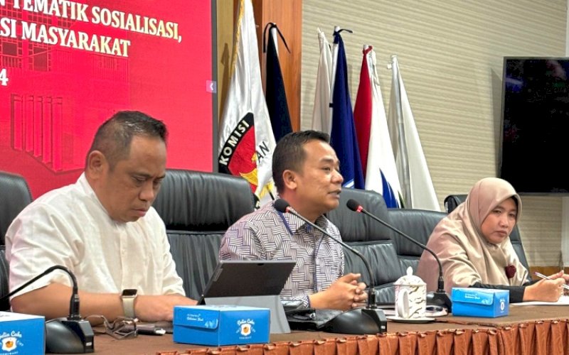 SOSIALISASI. KPU Provinsi Sulsel menggelar sosialisasi dan pendidikan pemilih pemula dalam bentuk penyusunan modul KKN tematik, sosialisasi pendidikan pemilih dan partisipasi pemilih masyarakat di Makassar, Rabu (19/6/2024). foto: istimewa