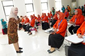 Peserta Sekolah Lansia Ininnawa Bahagia Sambut Kunjungan Ninuk Zudan