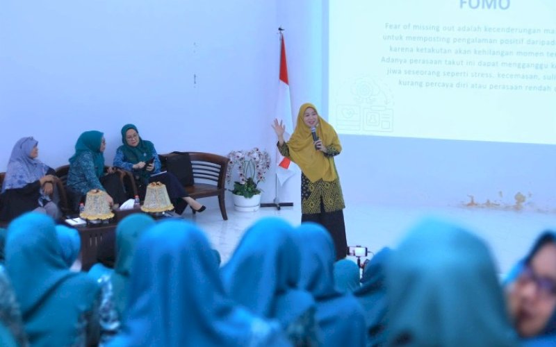 SOSIALISASI. TP PKK Kota Makassar mendorong gerakan keluarga cerdas berinternet melalui sosialisasi yang diselenggarakan Pokja II, Rabu (6/6/2024). foto: istimewa