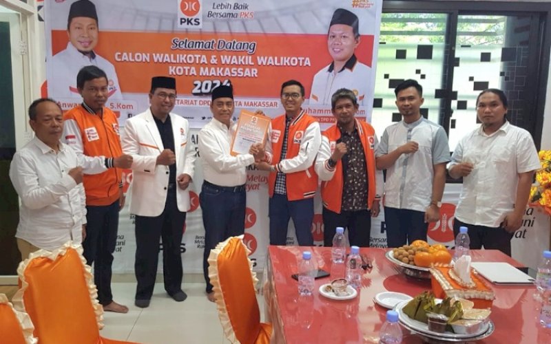 PENGAMBALAN FORMULIR. Bakal Calon Wali Kota Makassar, Abd Rahman Bando, mengambil formulir pendaftaran Calon Wali Kota Makassar di Sekretariat DPD PKS Kota Makassar, Selasa (4/6/2024). foto: istimewa