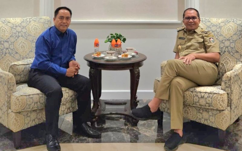 PERTEMUAN. Bakal Calon Wali Kota Abd Rahman Bando memenuhi undangan Wali Kota Makassar Moh Ramdhan Pomanto di Ruang Kerja Wali Makassar Balai Kota Makassar, Senin (10/6/2024). foto: istimewa