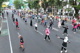 Pj Gubernur Sulsel Senam Sehat Bersama Masyarakat di CFD Sudirman