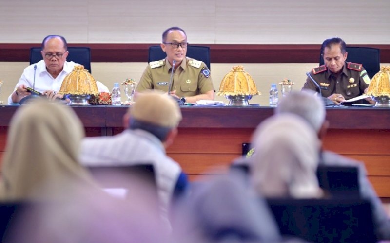 BAHAS PILKADA. Pj Gubernur Sulsel, Prof Zudan Arif Fakhrulloh, menerima tim Kunjungan Kerja Spesifik Komisi II DPR RI terkait persiapan dan kesiapan penyelenggaraan tahapan Pilkada Serentak 2024 ke Provinsi Sulsel di Ruang Rapat Pimpinan Kantor Gubernur Sulsel, Selasa (4/6/2024). foto: istimewa