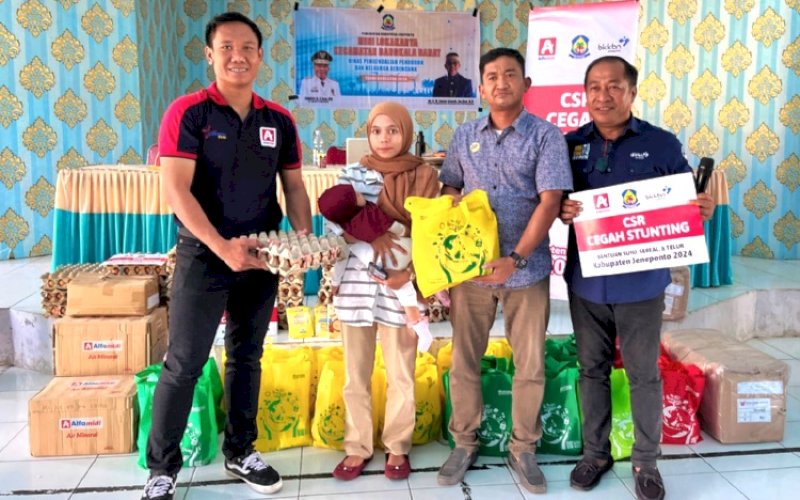CSR. PT Midi Utama Indonesia Tbk atau Alfamidi Branch Makassar bekerja sama dengan BKKBN Kabupaten Jeneponto meluncurkan program Corporate Social Responsibility (CSR) penanggulangan stunting yang dilaksanakan di Kantor Kecamatan Bangkala Barat, Kabupaten Jeneponto, Sulsel, Sabtu (13/7/2024). foto: istimewa