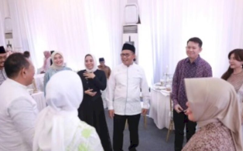 OPEN HOUSE. Sejumlah anggota DPRD Kota Makassar dari berbagai fraksi menghadiri open house yang digelar Wali Kota Makassar, Moh Ramdhan Pomanto, di kediamannya, Jl Amirullah, Kota Makassar, Rabu (10/4/2024). foto: istimewa
