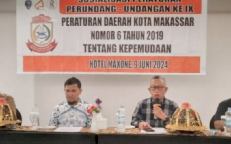 SOSIALISASI. Anggota DPRD Makassar, Azwar, Sosialisasi Perda KepemudaanAnggota DPRD Kota Makassar, Azwar, menggelar kegiatan sosialisasi penyebarluasan Peraturan Daerah (Perda) Nomor 06 Tahun 2019 tentang Kepemudaan Hotel Max One Makassar, Minggu (9/7/2024). foto: istimewa