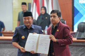 DPRD dan Pemprov Sahkan Kitab Pembangunan Sulbar 20 Tahun ke Depan