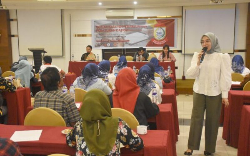 SOSIALISASI. Anggota DPRD Kota Makassar, Budi Hastuti, menggelar Sosialisasi Penyebarluasan Peraturan Daerah Nomor 7 Tahun 2015 tentang Penyelenggaraan Bantuan Hukum di Hotel Favor Makassar, Minggu (30/6/2023). foto: istimewa