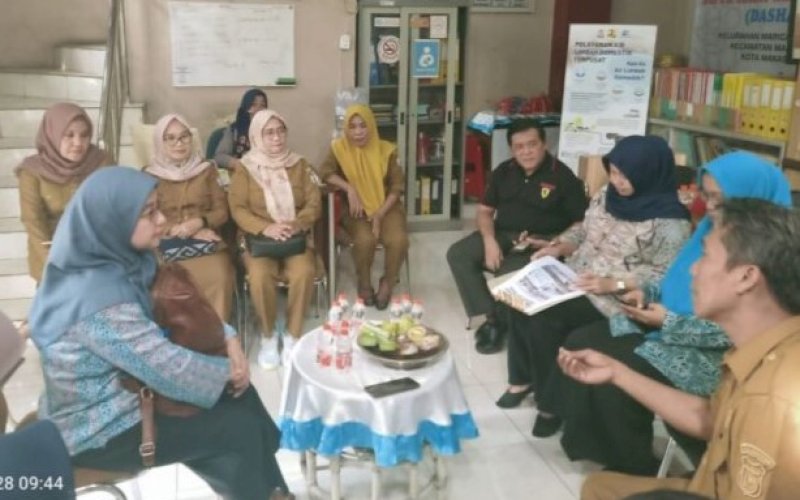 KUNJUNGAN KERJA. DPPKB Kota Makassar menyambut kunjungan kerja Kepala Biro Badan Kependudukan dan Keluarga Berencana Nasional (BKKBN) RI, Chaerunnisa Murniati, di Kantor DPPKB Kota Makassar, Selasa (28/5/2024). foto: istimewa
