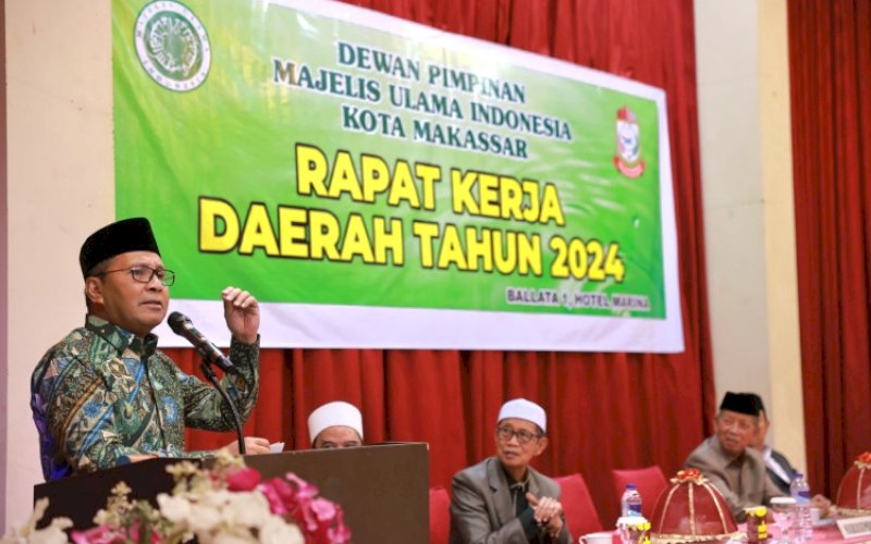 SAMBUTAN. Wali Kota Makassar, Moh Ramdhan Pomanto, membuka secara resmi Rapat Kerja Daerah Dewan Pimpinan Majelis Ulama Indonesia (MUI) Kota Makassar, Sabtu (13/7/2024). foto: istimewa