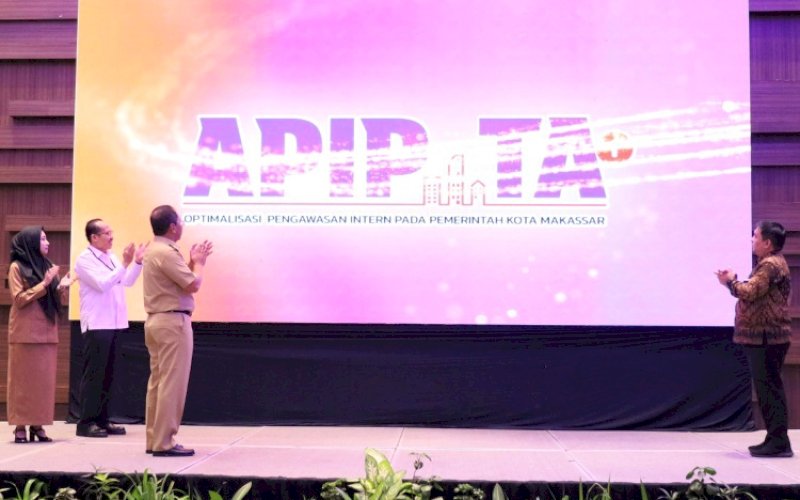 LAUNCHING. Wali Kota Makassar, Moh Ramdhan Pomanto, melaunching aplikasi APIP TA' inovasi Inspektorat Kota Makassar, di Hotel Four Points by Sheraton Makassar, Selasa (16/7/2024). foto: istimewa
