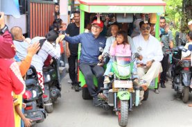 Danny Pomanto Sapa Warga Pulau Barrang Lompo