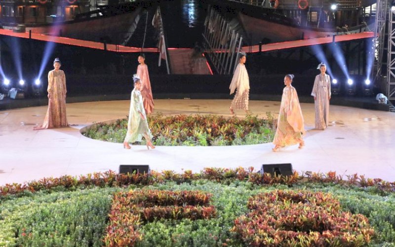 HIBURAN. Desainer lokal dan internasional tampil di panggung F8 Makassar, Tugu MNEK CPI Makassar, Jumat (25/7/2024). foto: istimewa