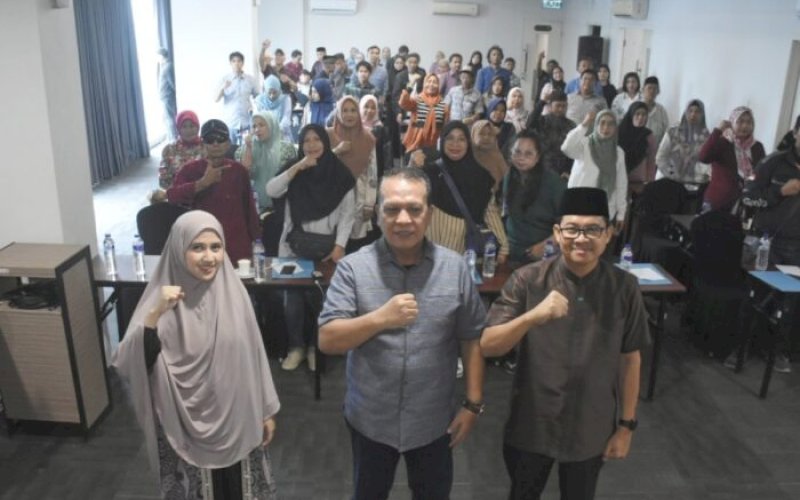 SOSIALISASI. Anggota DPRD Kota Makassar, Hasanuddin Leo, menggelar sosialisasi penyebarluasan Perda nomor 1 tahun 2012 tentang Pendidikan Baca Tulis Al Qur&rsquo;an di Hotel Whiz Prime, Kota Makassar, Kamis (23/5/2024). fot: istimewa