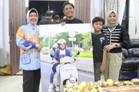 Firman Pagarra Ultah Ke-43, Indira Beri Doa dan Suapan Kue