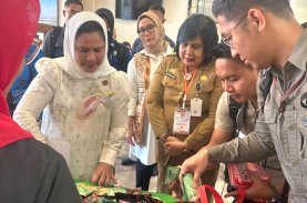 Iriana Lihat Pameran Produk Kerajinan UMKM Sulsel