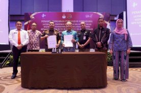 Kajati Bersama Ketua KPU Sulsel Menandatangani Perjanjian Kerja Sama