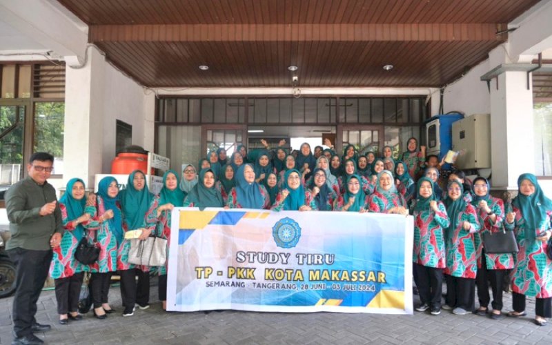 STUDI TIRU. Pengurus TP PKK Kota Makassar melakukan studi tiru dan bersilaturahmi ke Kantor TP PKK Kota Semarang, Jateng, Senin (1/7/2024). foto: istimewa