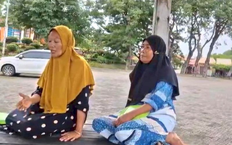 Pedagang di Pantai Marina Bantaeng. foto: istimewa