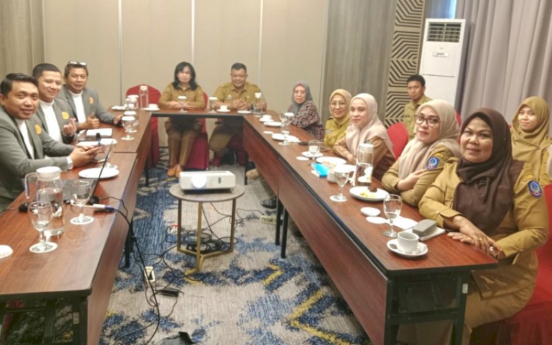 RAPAT. Dekranasda Provinsi Sulsel mengikuti rapat finalisasi UMKM Fiesta 2024 di Hotel Mercure, Senin (29/7/2024). foto: istimewa