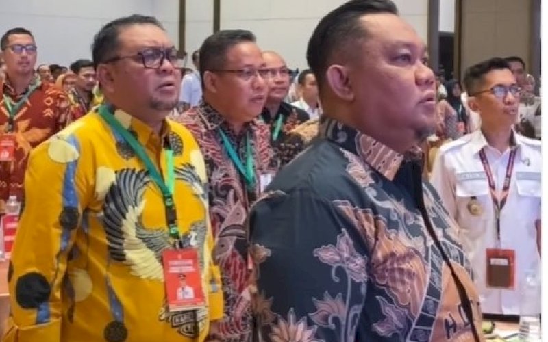 MUSRENBANG RKPD. Plt Kepala DPPKB Kota Makassar, Syahruddin (kiri), menghadiri Musrenbang RKPD Kota Makassar 2025 di Hotel Claro Makassar, Rabu (6/3/2024). foto: istimewa