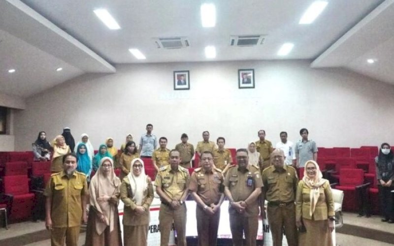 RAKOR. DPPKB Kota Makassar menggelar Rapat Koordinasi Lomba Kampung Keluarga Berkualitas di Ruang Rapat Sipakalebbi, Selasa (19/3/2024). foto: istimewa