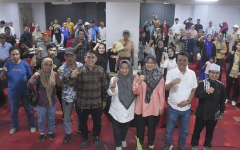 SOSIALISASI. Anggota DPRD Kota Makassar, Abdul Wahab Tahir, saat menggelar sosialisasi penyebarluasan Perda nomor 5 tahun 2018 tentang Perlindungan Anak di Hotel Royal Bay Makassar, Minggu (19/5/2024). foto: istimewa