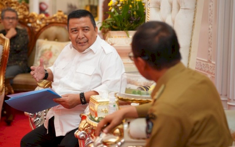 PERTEMUAN. Ketua FKUB Sulsel Prof Wahyuddin Naro menemui Pj Gubernur Sulsel, Zudan Arif Fakrulloh, di Rumah Jabatan Gubernur Sulsel, Selasa (2/7/2024). foto: istimewa