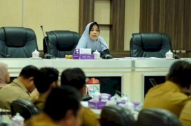 Yeni Rahman Pimpin Rapat Pansus Ranperda Kemudahan Berinvestasi