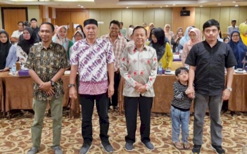 SOSIALISASI. Anggota DPRD Kota Makassar, HM Yunus, menggelar sosialisasi Perda Nomor 5 Tahun 2022 tentang Perlindungan Guru di Hotel Almadera Makassar, Sabtu (25/5/2024). foto: istimewa