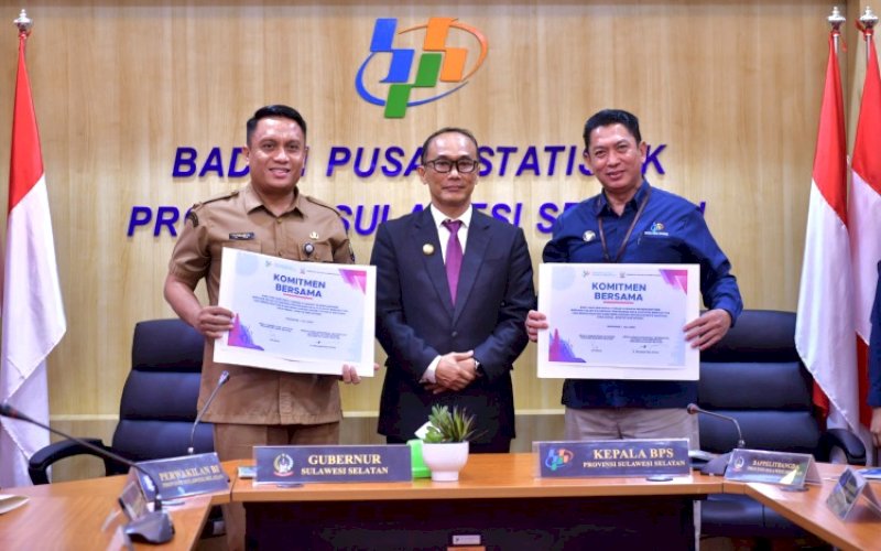 KUNJUNGAN. Pj Gubernur Sulsel Zudan Arif Fakrulloh disambut Kepala BPS Sulsel Ariyanto saat melakukan kunjungan di Kantor BPS Sulsel, Senin (1/7/2024). foto: istimewa