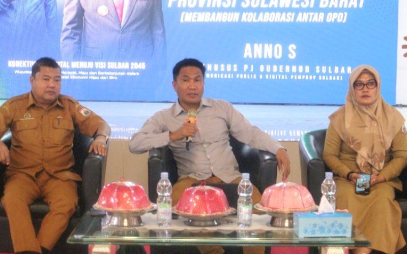 RAKOR. Diskominfo-SP Provinsi Sulbar menggelar Rapat Koordinasi (Rakor) Agen Kehumasan OPD lingkup Pemprov Sulbar di Graha Sandeq, Kompleks Kantor Gubernur Sulbar, Selasa (6/8/2024). foto: istinewa