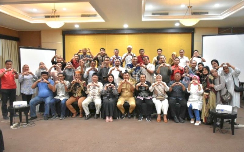 SILATURAHMI. Bupati Bulukumba, Andi Muchtar Ali Yusuf, menyempatkan diri memenuhi undangan silaturahmi dengan Kerukunan Masyarakat Bulukumba (KMB) se-Kaltim, Selasa (13/8/2024). foto: istimewa