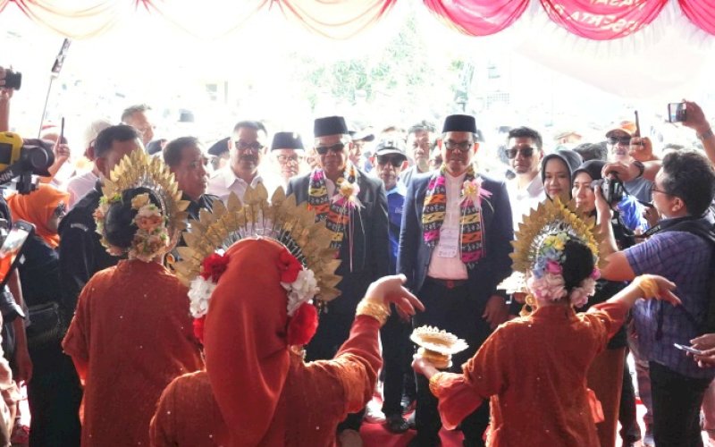 MENDAFTAR. Pasangan Calon Bupati dan Wakil Bupati Bulukumba, Andi Muchtar Ali Yusuf dan Andi Edy Manaf, mendaftar di Kantor KPU Kabupaten Bulukumba, Rabu (28/8/2024). foto: istimewa
