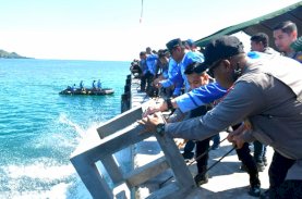 Menjaga Ekosistem Laut Teluk Mamuju, Pj Gubernur Sulbar Sebar Rumpon