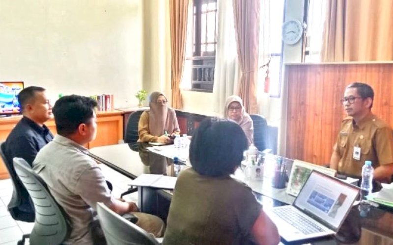 AUDIENSI. Bappelitbangda Provinsi Sulsel menerima audiensi Regional Manager Sulsel Indarwati Aminuddin dan Tim Program USAID SELARAS (Sustainable Municipal Solid Waste Management and Partnership), Senin (5/8/2024). foto: istimewa
