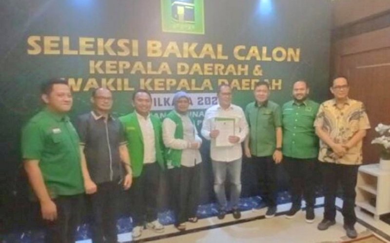 RESMI. Partai PPP telah menyerahkan rekomendasi usungan resmi atau format B1-KWK kepada pasangan bakal calon Gubernur dan Wakil Gubernur Sulsel, Moh Ramdhan Pomanto-Azhar Arsyad di Jakarta, Jumat (23/8/2024). foto: istimewa