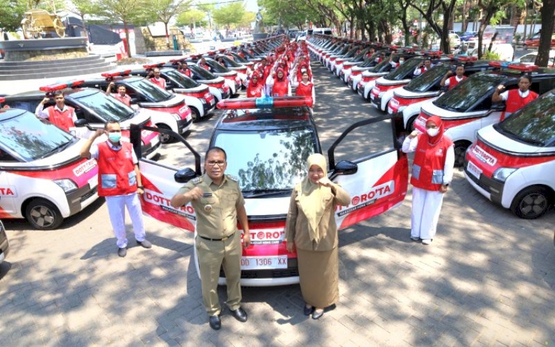 KOTA SEHAT. Wali Kota Makassar Moh Ramdhan Pomanto bersama Kepala Dinas Kesehatan Kota Makassar dr Nursaidah Sirajuddin. Kota Makassar meraih penghargaan Kota Sehat Asia Tenggara (ASEAN) 2024 lewat beragam kebijakan dan inovasinya. foto: istimewa