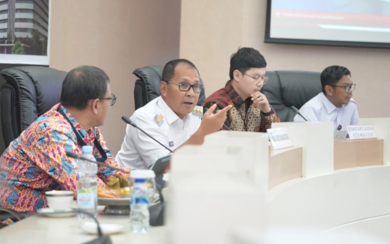 PERTEMUAN. Wali Kota Makassar, Moh Ramdhan Pomanto, bersama seluruh OPD lingkup Pemkot Makassar menerima tim Ditpermas KPK RI di Ruang Sipakatau Kantor Balai Kota Makassar, Rabu (7/8/2024). foto: istimewa