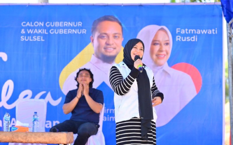 SOSIALISASI. Kandidat Wakil Gbernur Sulsel, Fatmawati Rusdi, menggelar diskusi dengan ratusan milenial di Desa Punagaya, Kecamatan Bangkala, Kabupaten Jeneponto, Sabtu (31/8/2024). foto: istimewa