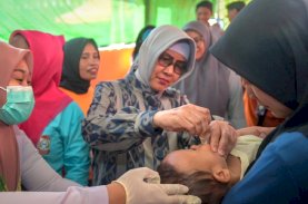 Indira Tinjau Posyandu dan UMKM di Bitowa