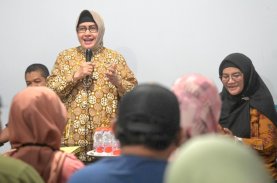 Indira Apresiasi Kemajuan PD Parkir Makassar pada Penyerahan SK 100 Persen Pegawai