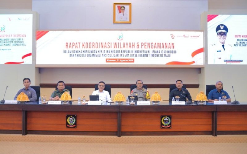 RAKOR. Sekda.Provinsi Sulsel, Jufri Rahman, memimpin langsung Rakor Wilayah dan Pengamanan dalam rangka kunjungan kerja Ibu Negara Republik Indonesia, Iriana Joko Widodo, bersama OASE KIM di Ruang Rapat Pimpinan Kantor Gubernur Sulsel, Rabu (21/8/2024). foto: istimewa