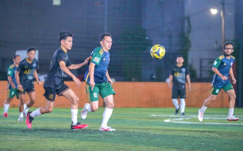 LAGA PERSAHABATAN. Media FC melakoni laga persahabatan melawan Mercure Nexa FC (Hotel Mercure Makassar Nexa Pettarani) di Lapangan Arso Mini Soccer, Makassar, Rabu (28/8/2024) malam. foto: istimewa