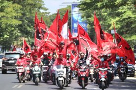 Kader PDIP Makassar Tumpah Ruah Antar INIMI DIA ke KPU